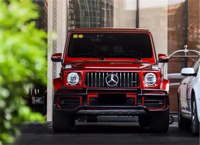 实拍“G63 AMG”， 这款“高奢侈”现身上演中国红