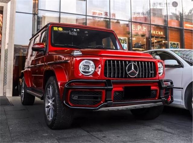实拍“G63 AMG”, 这款“高奢侈”现身上演中国红