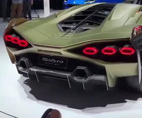 小姐姐来了带大家近距离体验兰博基尼Sian！