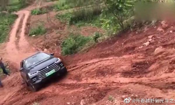 比亚迪唐新能源挑战越野地形，不愧是价值30万的国产车！