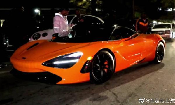 街拍橙色迈凯伦720S，这颜色太好看了
