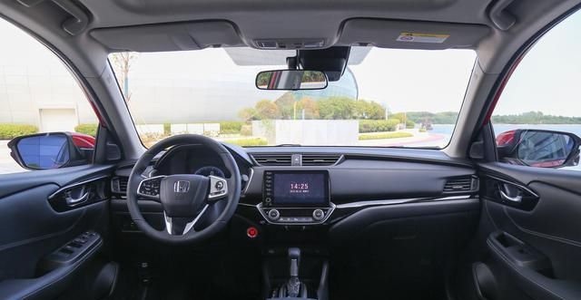 出自本田,油耗4.9L/100Km,这日系车空间比速腾还大,仅8万起