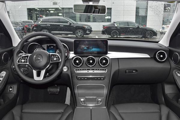 2019款奔驰C180 L内饰实拍，优惠力度非常大！