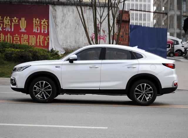 CS85 COUPE长安首款轿跑SUV，前后独悬，指导价11.99万起