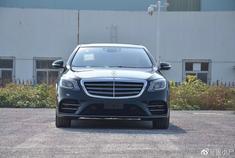 迈巴赫奔驰S450 普尔曼加长版  这得是什么样的家庭买它啊