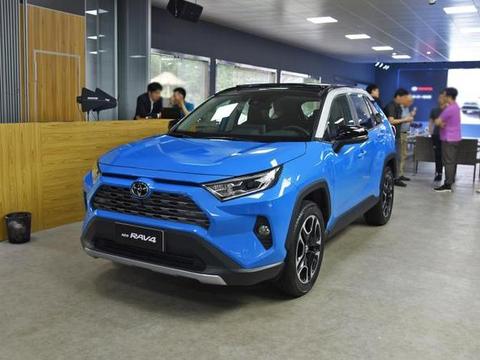丰田傲骄啦！全新RAV4上市在即优惠政策缩水，内饰丑还卖得贵