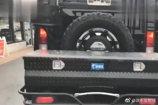 改装悍马H2，气势碾压其它硬派越野车，外观设计稳重犀利