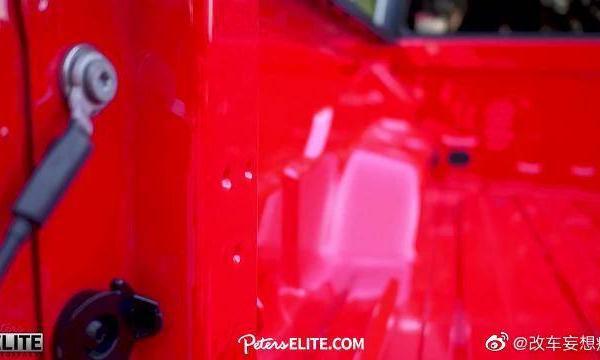 你能看出来这辆JEEP越野车哪里改装了？我眼瞎我看不出！