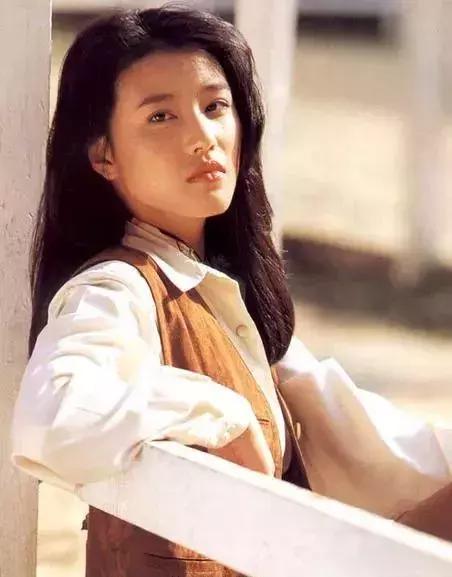 曾经饰演周芷若的周海媚，年轻时简直太美