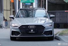 奥迪A7 艾利纳多灰 原车油漆质感