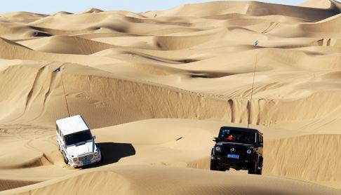 征服沙漠的那些越野车，网友：最后一辆国产最可靠！