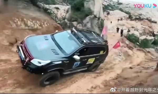 越野神车哈弗H9动力威猛无比，爬坡一脚油门青云直上~