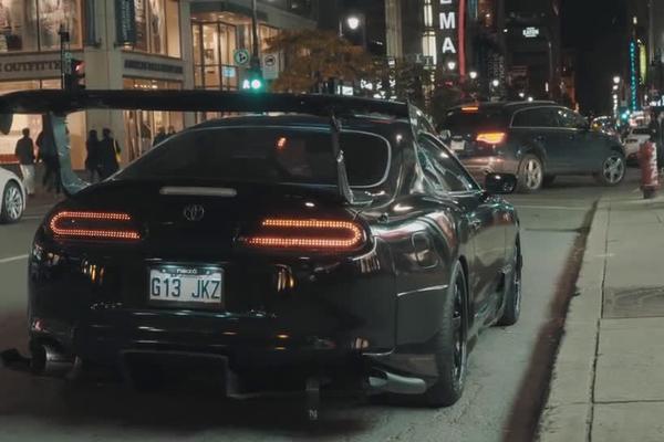 汽车视频：黑暗骑士，丰田Supra午夜行走