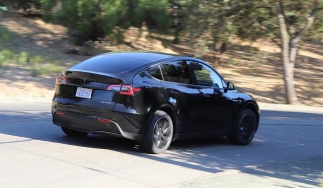 Model 3长胖了!特斯拉Model Y路测无伪谍照曝光