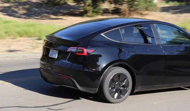 Model 3长胖了!特斯拉Model Y路测无伪谍照曝光