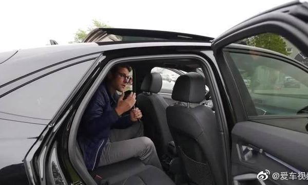 奥迪 Q3 Sportback的超大天窗展示