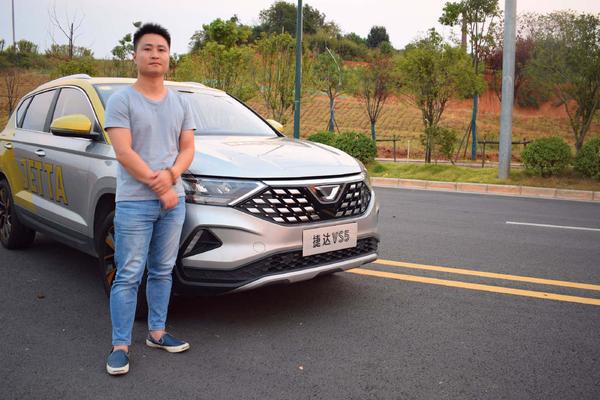 每日实拍车：捷达VS5，外型时尚大气，后备箱空间真不小！