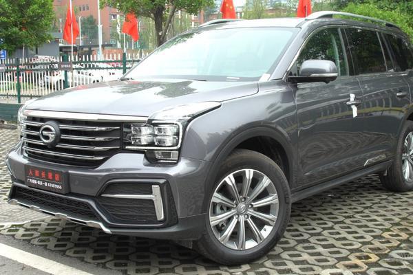 新款广汽传祺GS8 动力更强劲，内饰更豪华