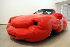 Erwin Wurm 把汽车也变胖了。 喜欢胖胖的法拉利