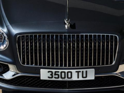 新车官降104万，百公里加速3.8秒，网友：买不起我也喜欢这个官降