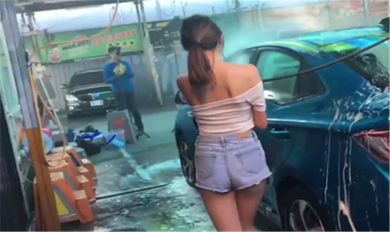 同样是洗车,别家洗车20,这家洗车198,车子还不断,有时得预约