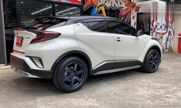 实拍改装丰田C-HR，看起来不像一辆小型SUV，而像一辆小钢炮
