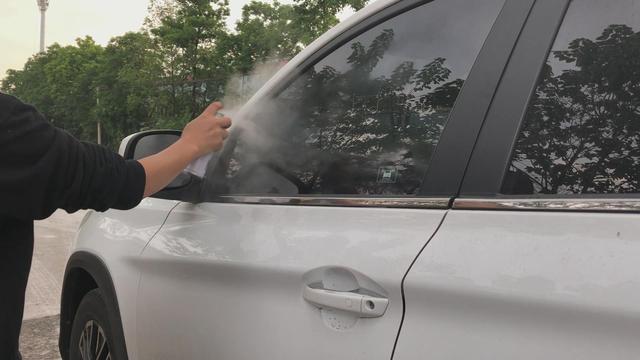 汽车玻璃防雾除雨用这个方法，单件仅需9.9元，老司机亲测超值