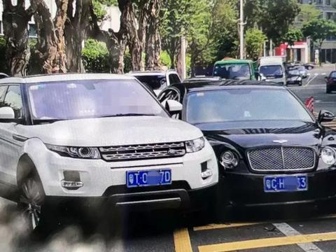 中山路虎撞百万宾利损失20多万，2位司机却面带笑容乐呵呵！