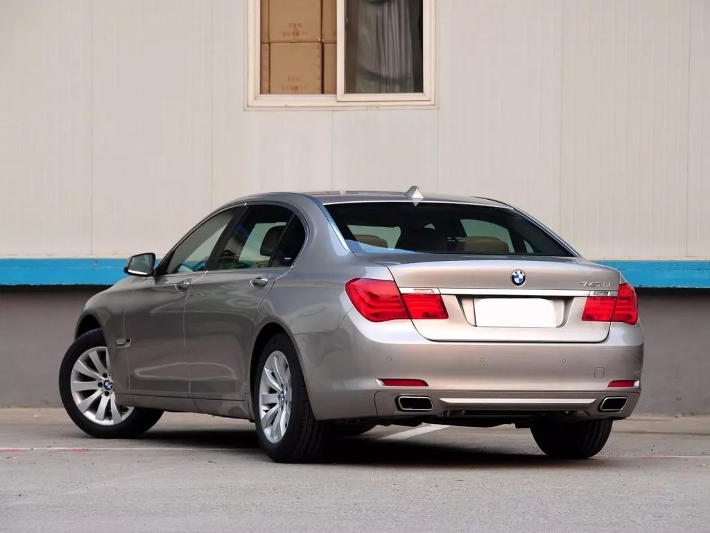 国外网友晒6门加长版宝马豪车,价值800万,全球仅有一台!