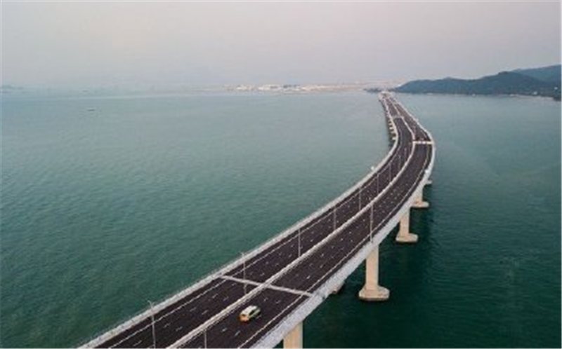 港珠澳大桥耗资1269亿，桥上几十公里不见一台车？车主：难上桥