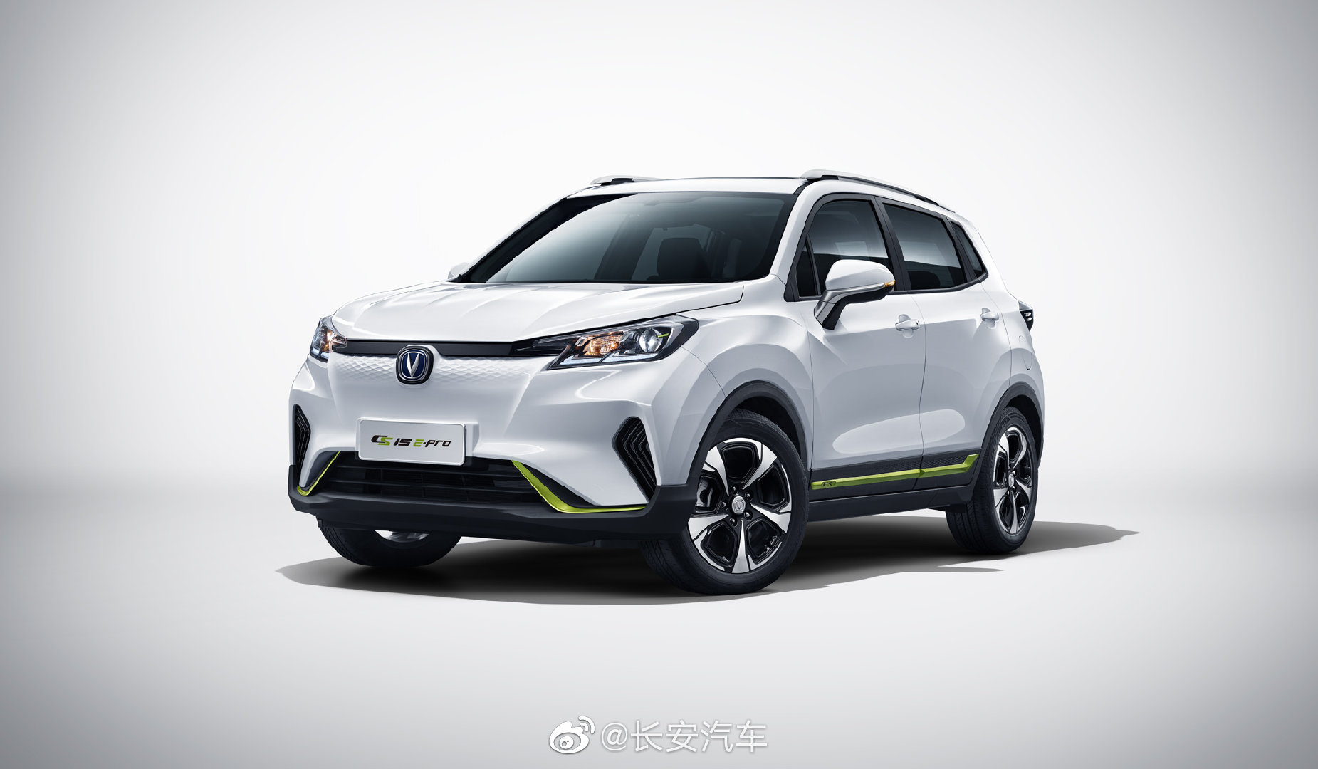 亮色装饰 造型活泼动感 定位小型纯电SUV 长安CS15E-Pro官图