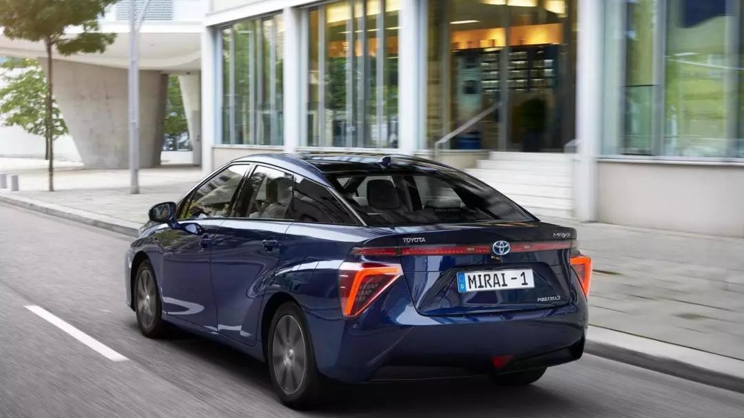 丰田新一代氢能源车变身后驱轿跑，650km续航里程不是梦？