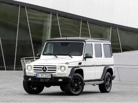 “买奔驰大G吗？加价45万，烧3升机油的那种。”