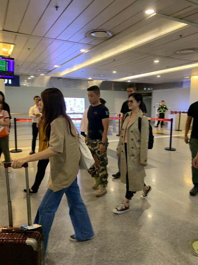 大S的穿着打扮毫无气质，当年的美容大王现在只贪图舒适了