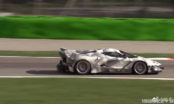 刹车盘跑得发红的法拉利FXXK EVO，这速度真的是非常快了啊！