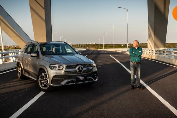 全新一代奔驰GLE，外观见仁见智，但这个内饰.....嗯，真香