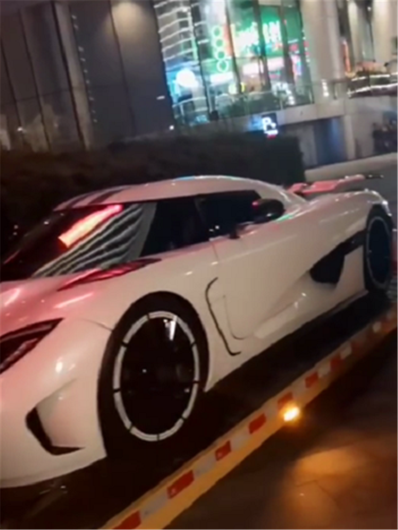 2900万柯尼塞格Agera R，车主是“Zun”，限量6台，国内就有2台