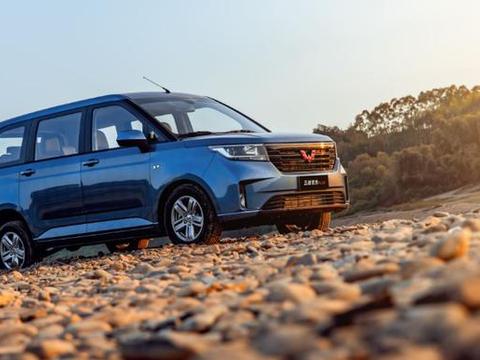 经销商脸笑开了花：五菱宏光PLUS怎么看都是爆款