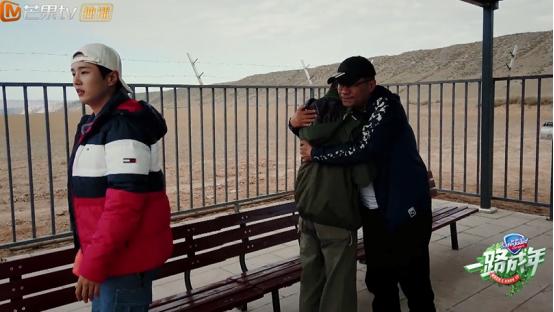 父爱伟大！《一路成年》双胞胎姐妹只是坐缆车，梁家辉担心的泪崩