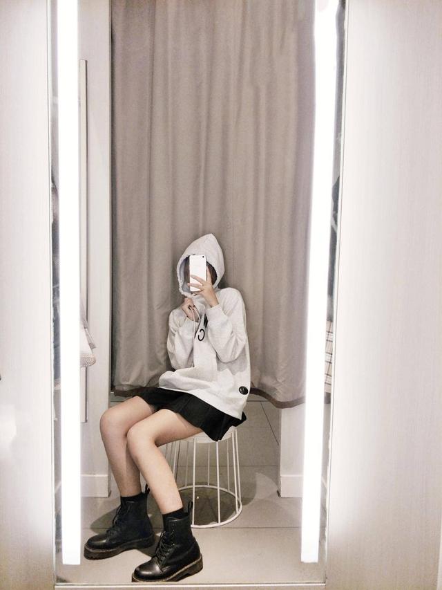 刘雯同款外套普通人可以穿吗?素人亲测,光腿穿搭更时髦 刘雯同款外套普通人可以穿吗?素人亲测,光腿穿搭更时髦