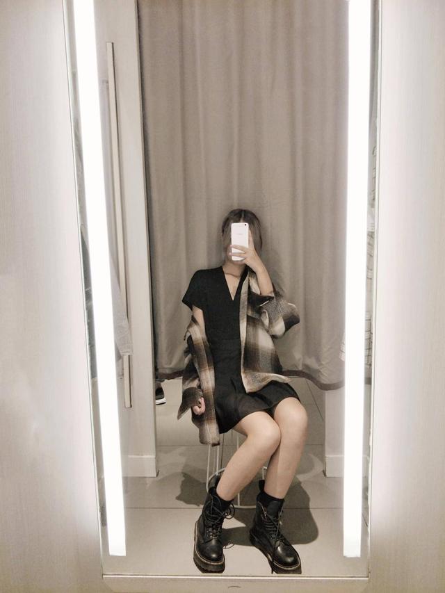 刘雯同款外套普通人可以穿吗?素人亲测,光腿穿搭更时髦 刘雯同款外套普通人可以穿吗?素人亲测,光腿穿搭更时髦