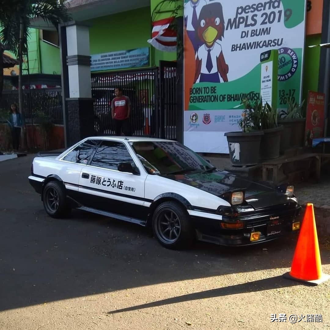 「丰田AE86」豆腐店少年的弯道梦想