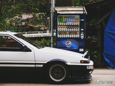 「丰田AE86」豆腐店少年的弯道梦想