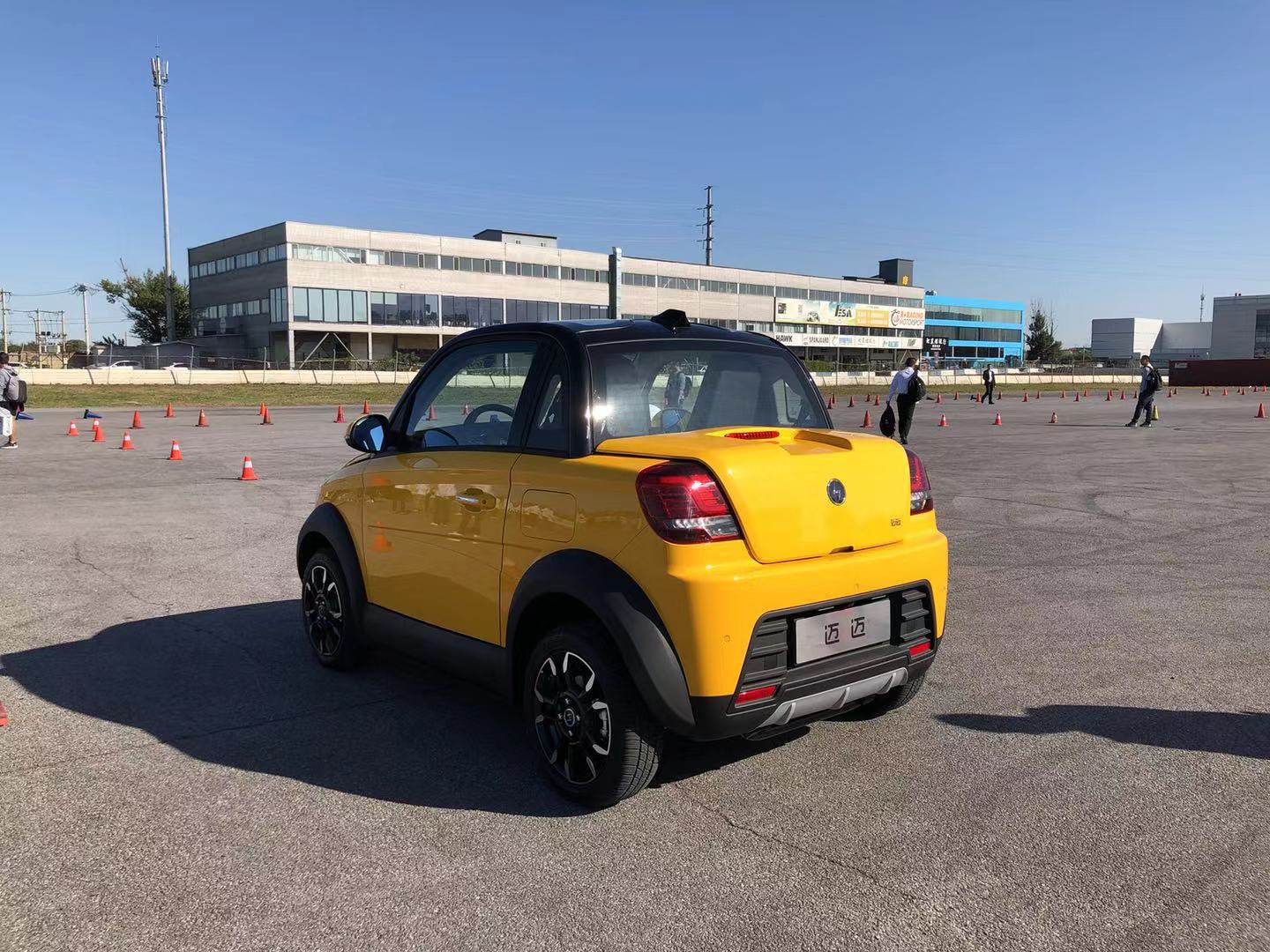 迈迈、smart fortwo、LITE萌系钢炮竞速，你更看好谁？