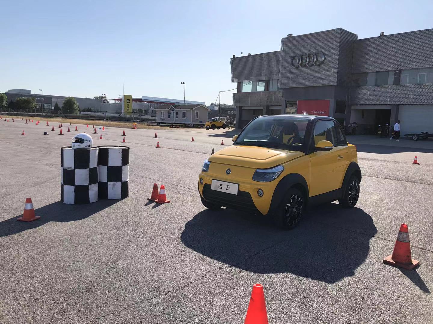 迈迈、smart fortwo、LITE萌系钢炮竞速,你更看好谁?