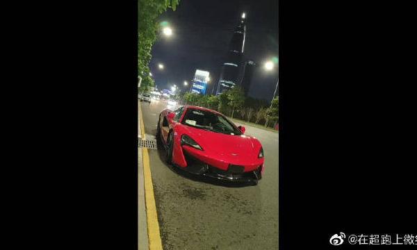夜色下的迈凯伦570S！太帅了！