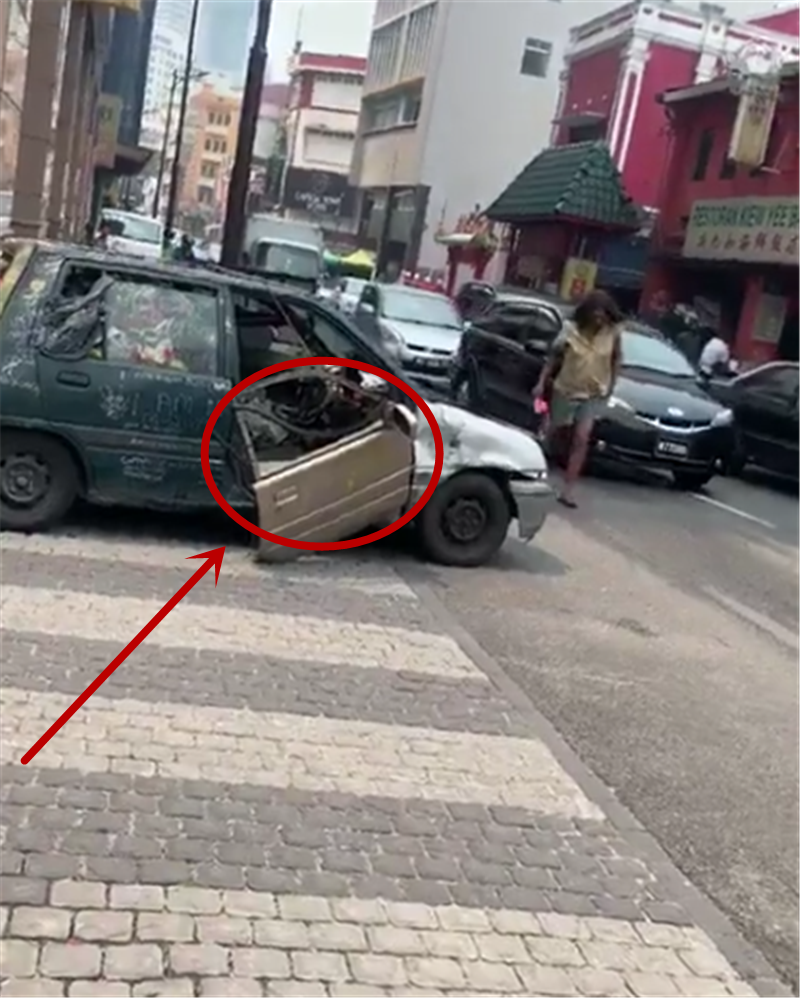 最破烂的奥拓,车价3.5万,车门就是装饰无法防盗,而车仍能行驶