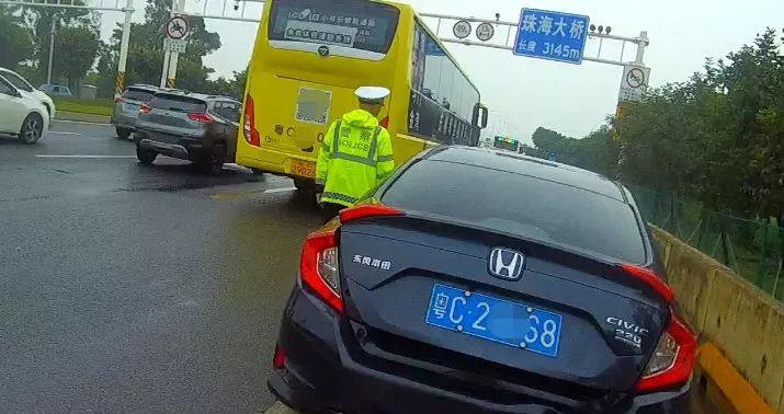 驾校教练带4学员赶考科目三,上珠海大桥连撞3车!