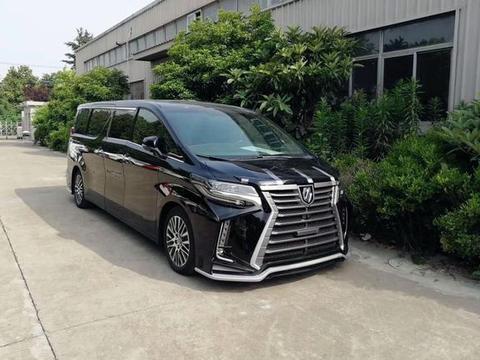 丰田“加长版”埃尔法，车长近6米，4座布局星空车顶，配V6引擎