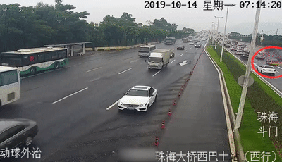 驾校教练带4学员赶考科目三，上珠海大桥连撞3车！